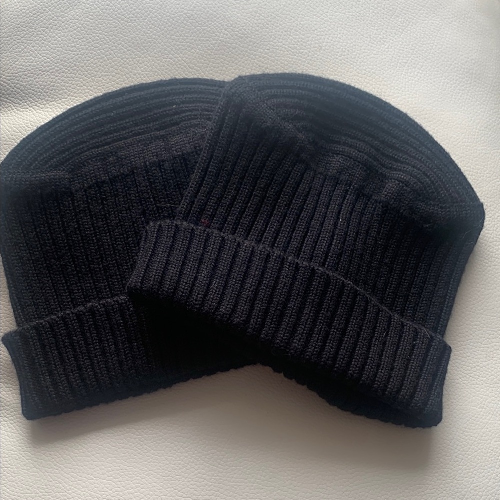 Black Ribbed Knit Cuffed Hat